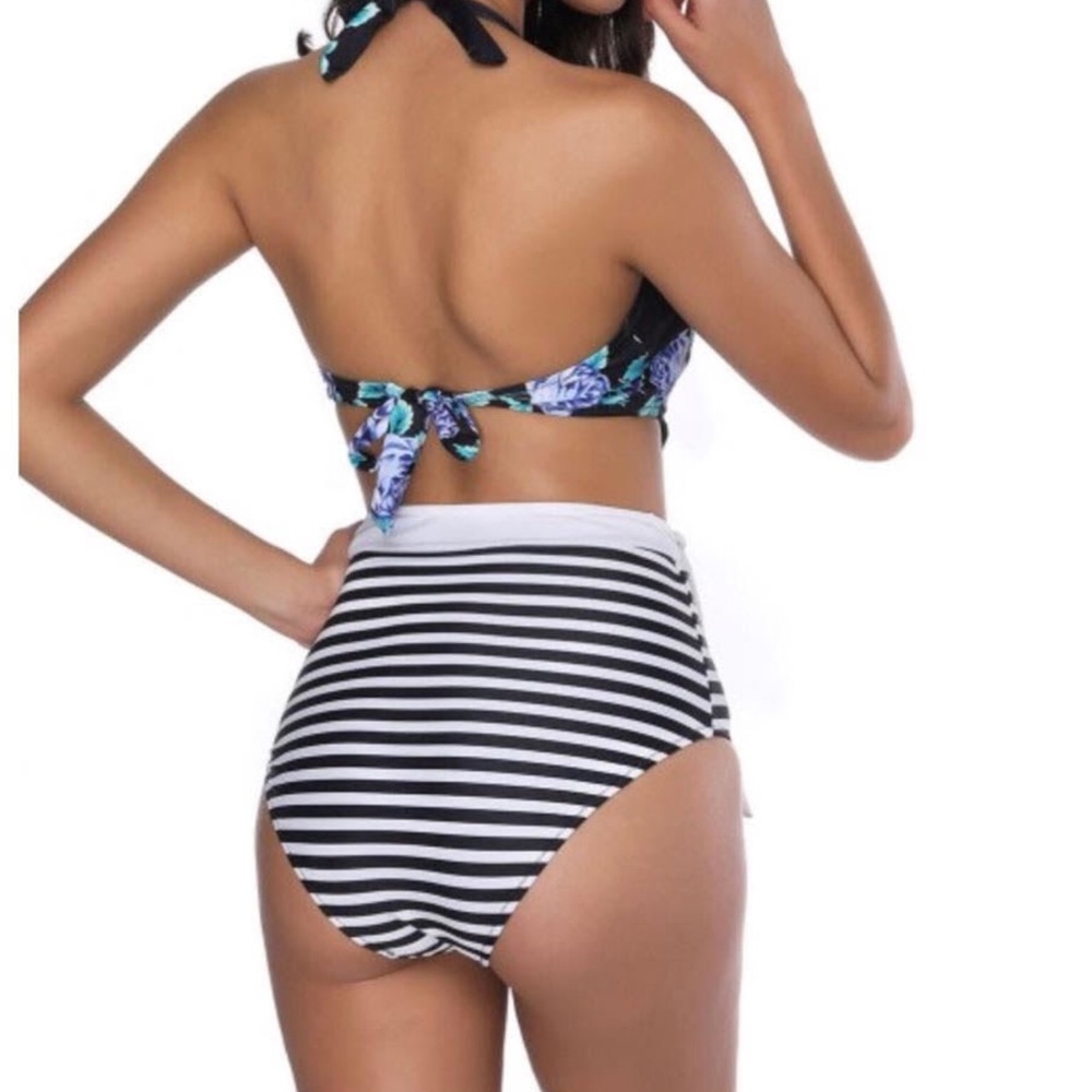 Bathing suits - Picture 8 of 8